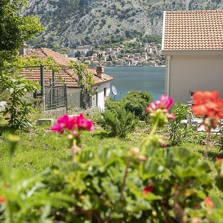 Muo Sea Front Apartments Котор Экстерьер фото
