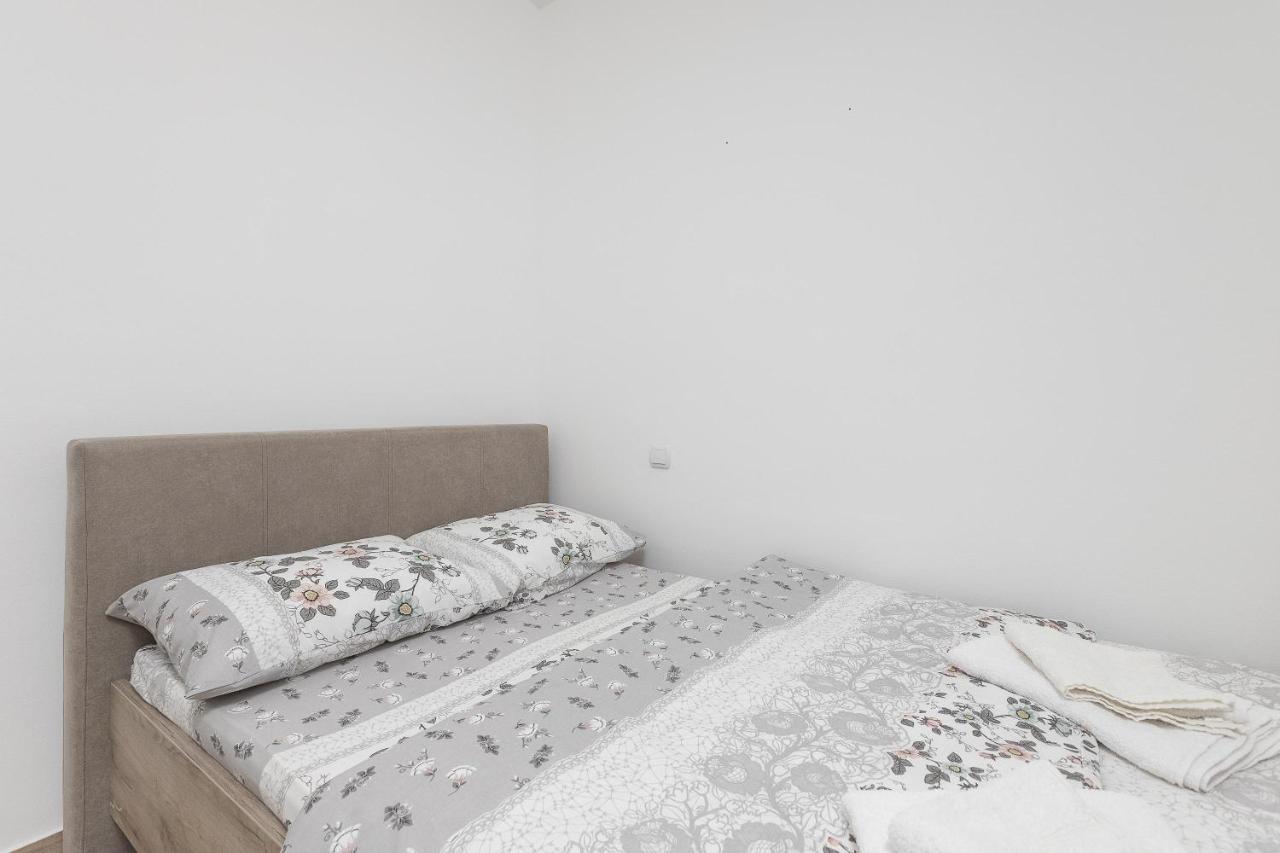 Muo Sea Front Apartments Котор Экстерьер фото