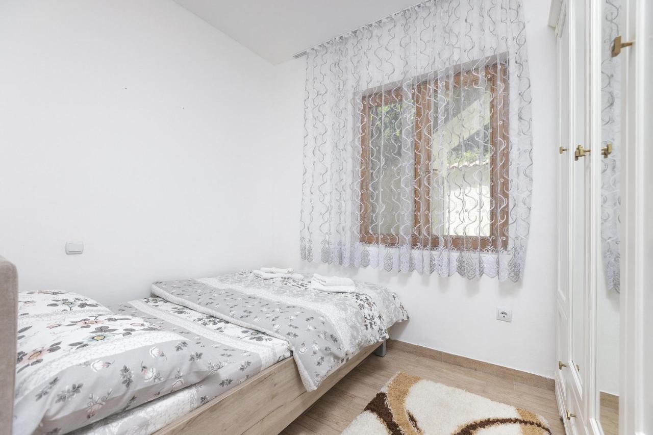 Muo Sea Front Apartments Котор Экстерьер фото