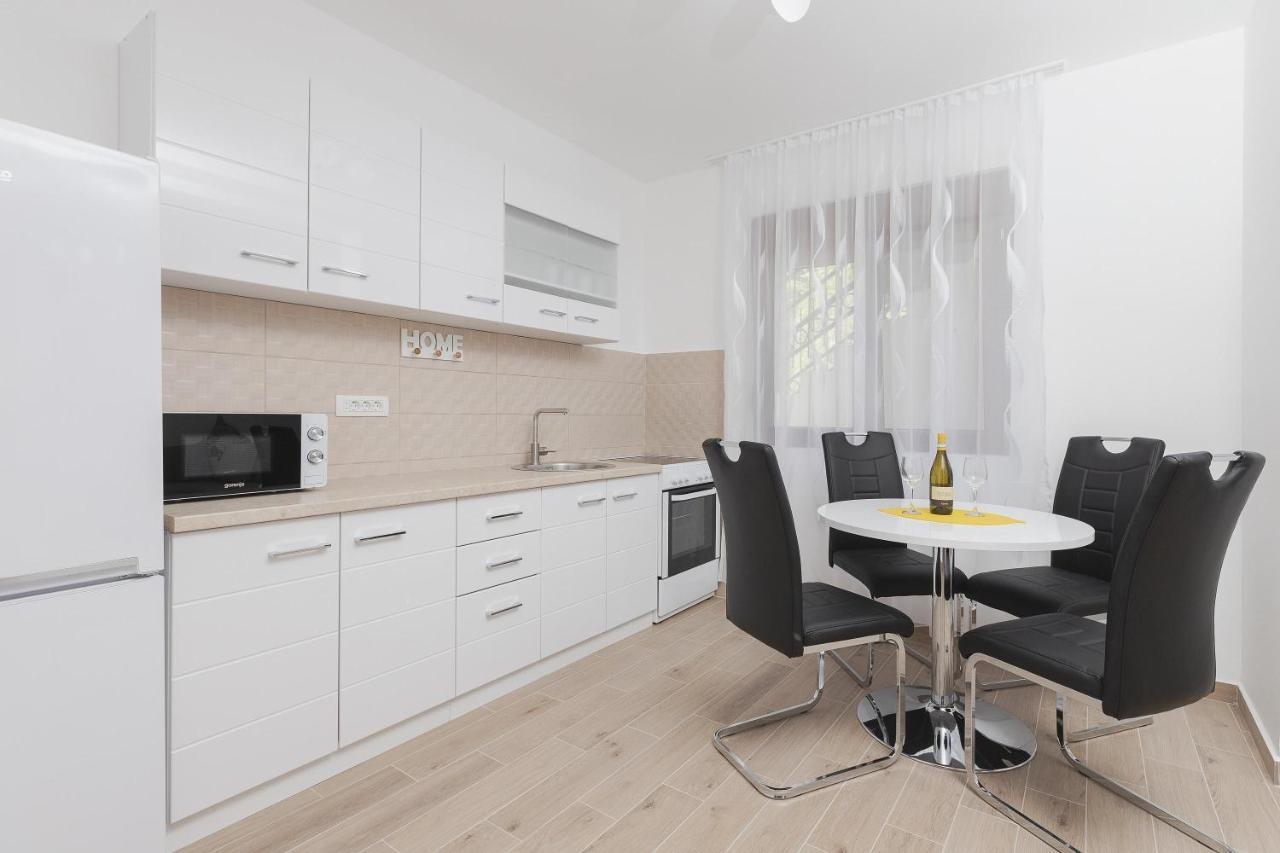 Muo Sea Front Apartments Котор Экстерьер фото